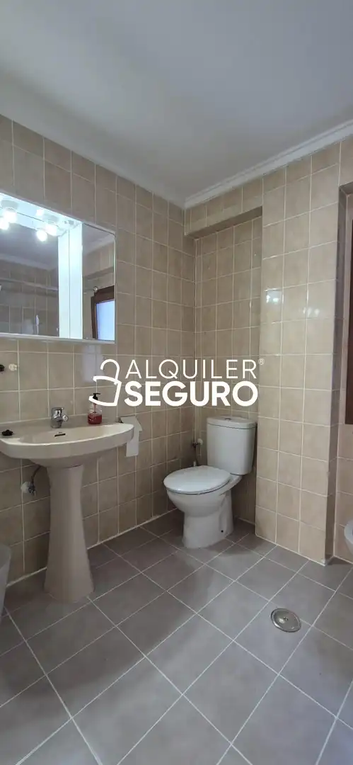 Bathroom of Flat for rent in Fozaneldi - Tenderina - Ventanielles