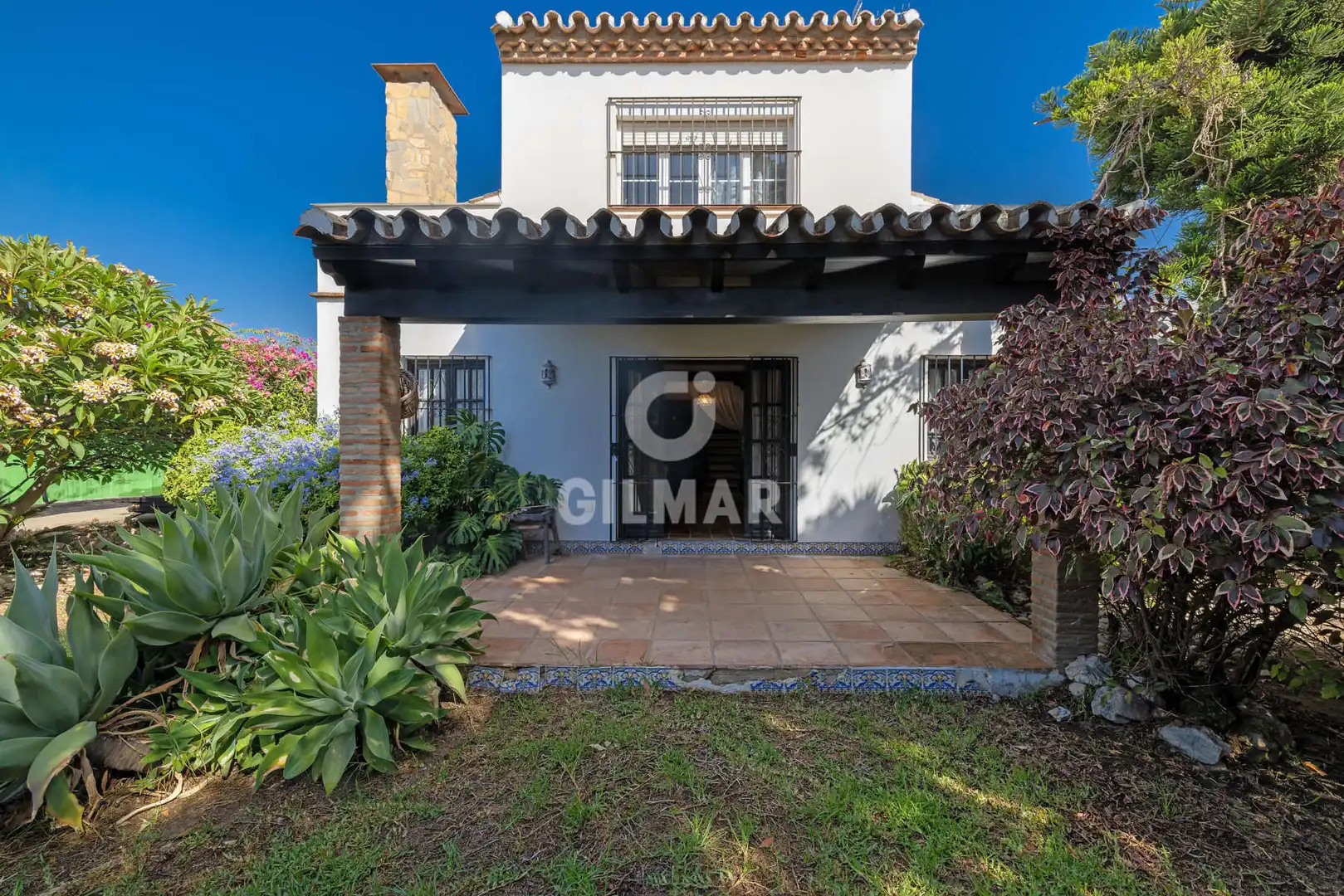 Vista exterior de Casa o xalet en venda en Estepona amb Jardí privat