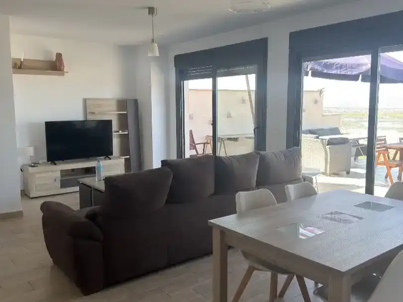 Sala d'estar de Àtic de lloguer en Santa Pola amb Aire condicionat, Piscina i Balcó