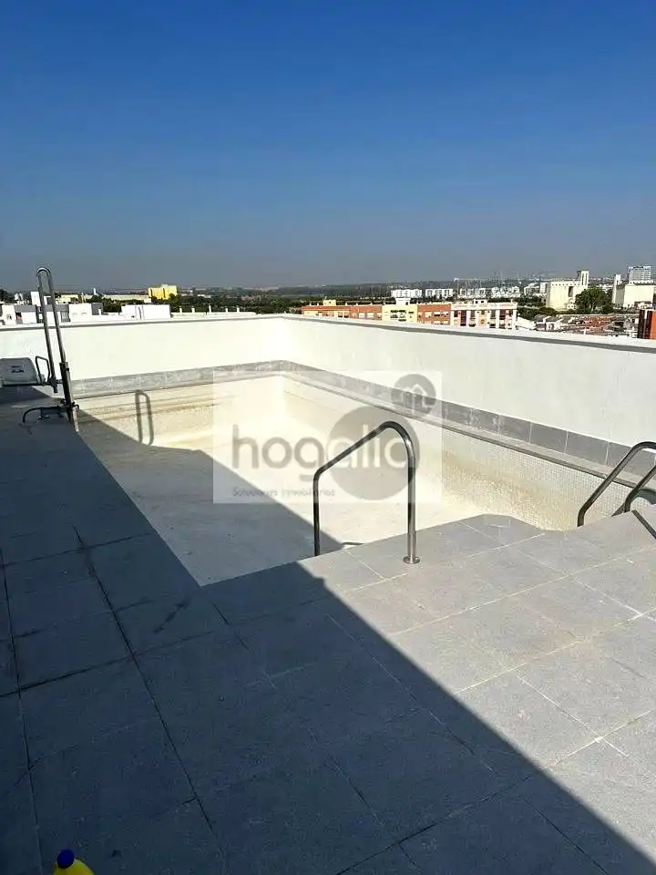 Piscina de Planta baja de alquiler en Sevilla con Aire acondicionado, Trastero y Piscina