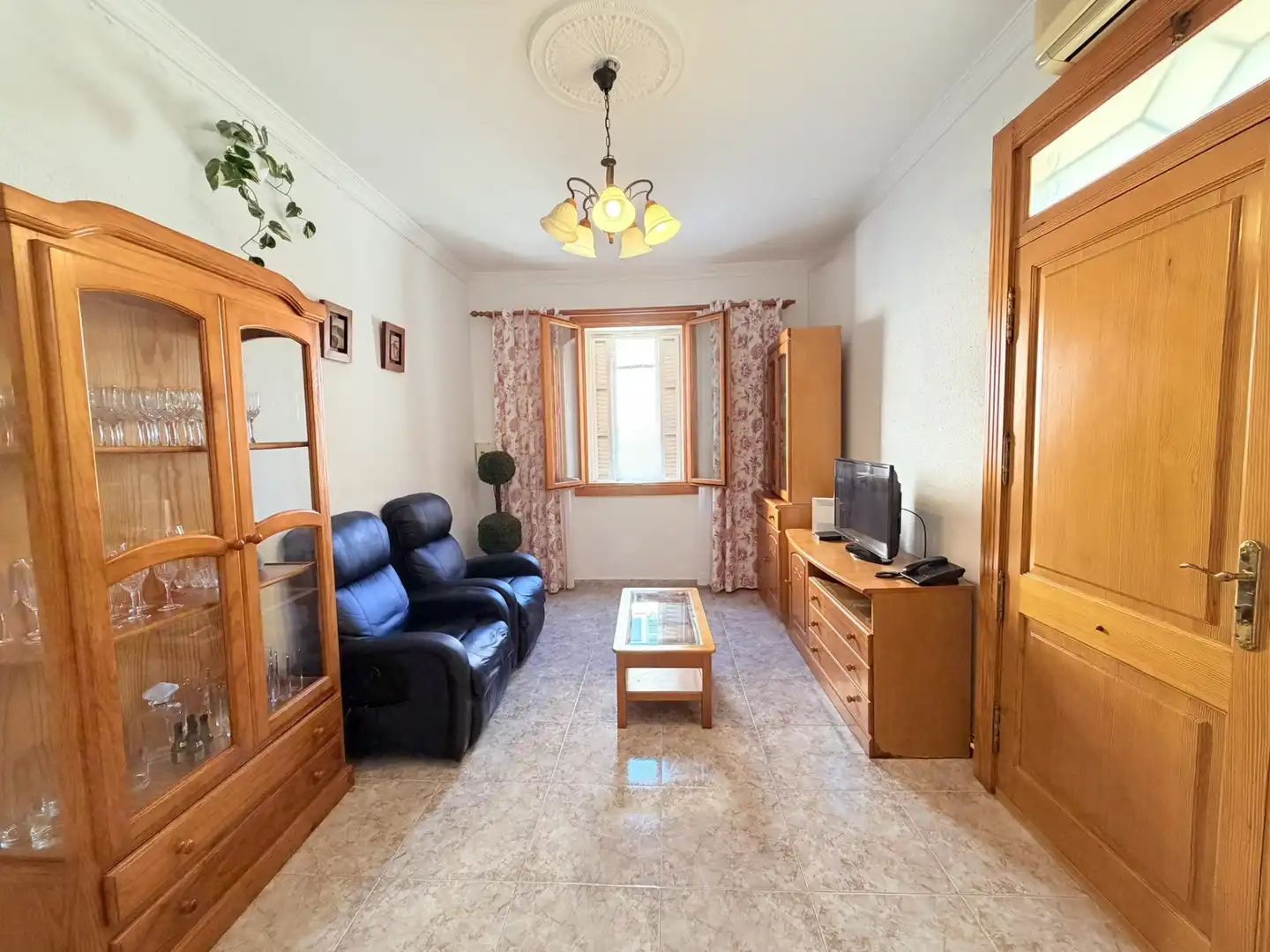 Living room of Ground floor for sale in  Palma de Mallorca  with Air Conditioner and Heating