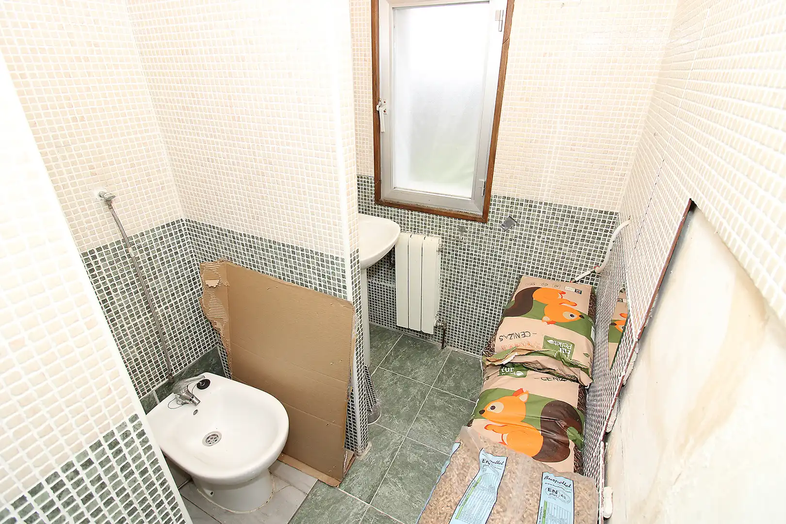Bathroom of Houses for sale in Torremocha de Jarama  with Air Conditioner, Heating and Private garden