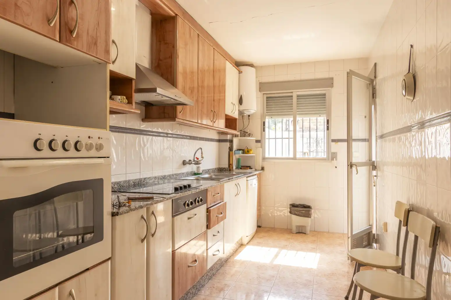 Kitchen of Houses for sale in Valencia  with Heating, Terrace and Storage room