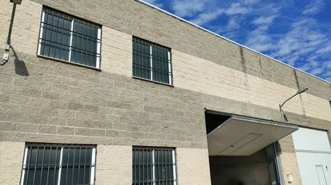 Nave con despacho y baño