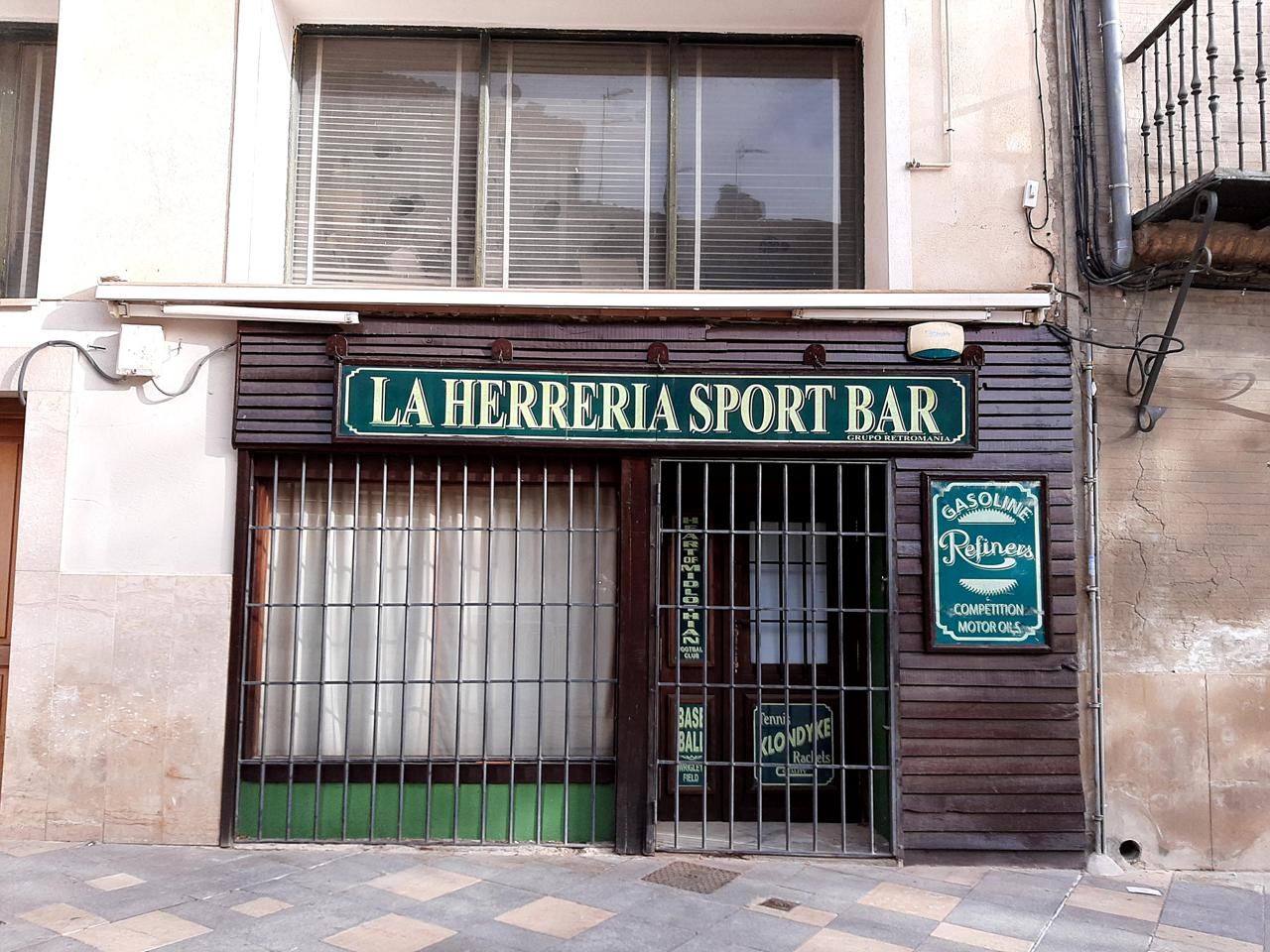 Exterior view of Premises for sale in Tudela  with Air Conditioner