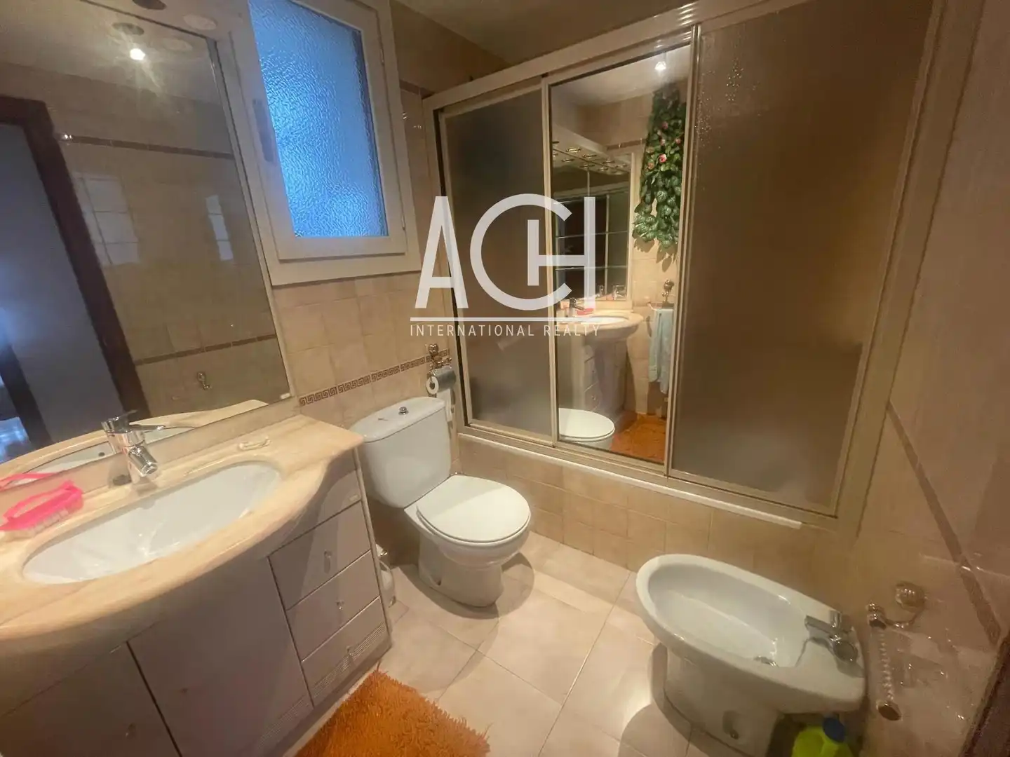 Badezimmer von Wohnung zum Verkauf in Bilbao  mit Heizung, Parkett und Terrasse