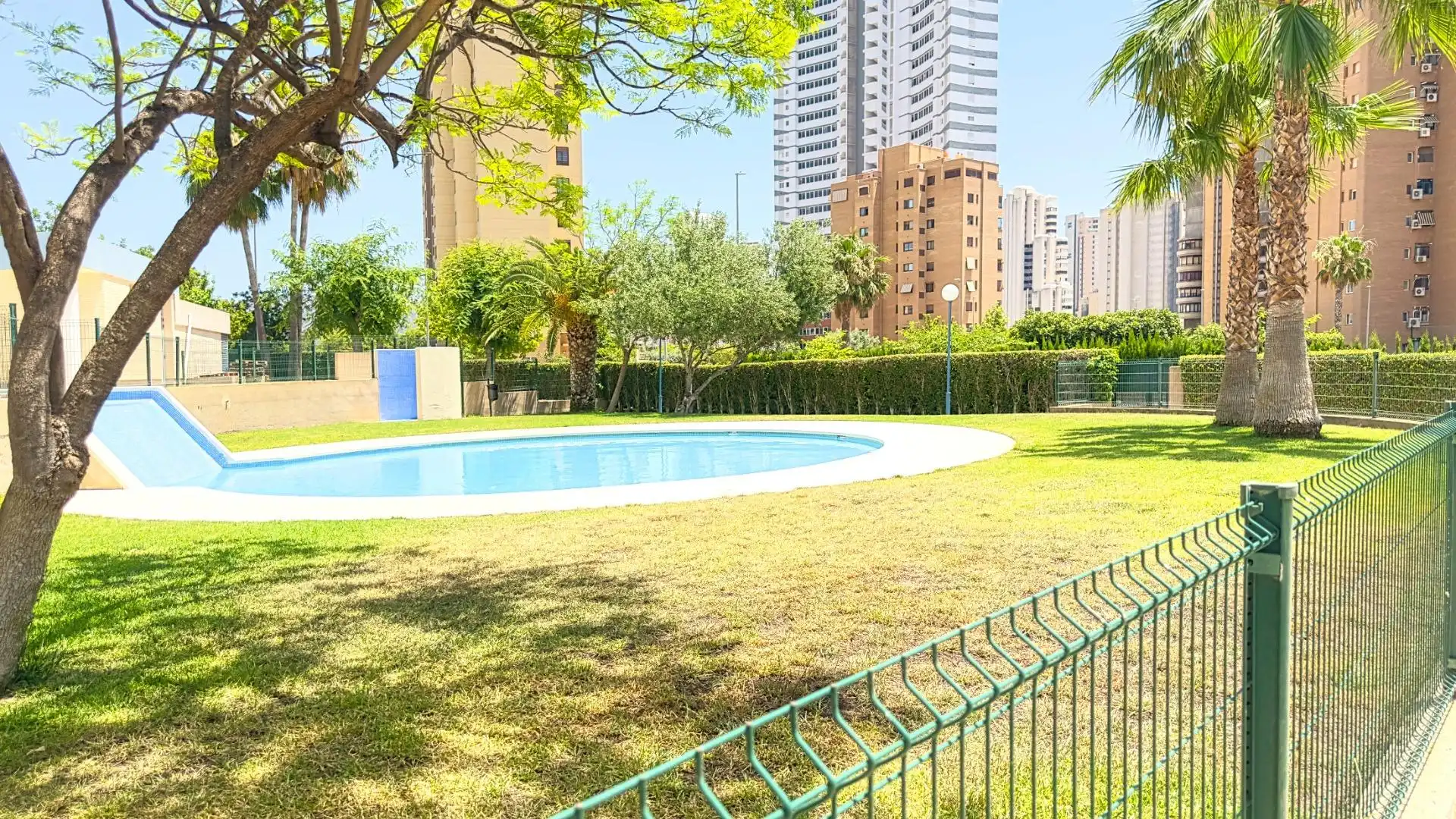 Swimming pool of Flat for sale in Benidorm  with Air Conditioner, Furnished and Community pool