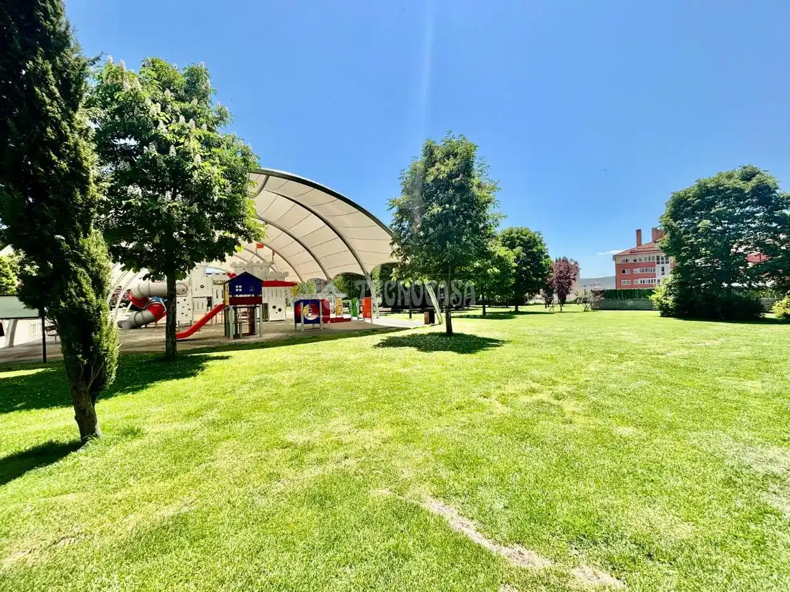 Vista exterior de Piso en venta en Ávila con Calefacción, Parquet y Trastero