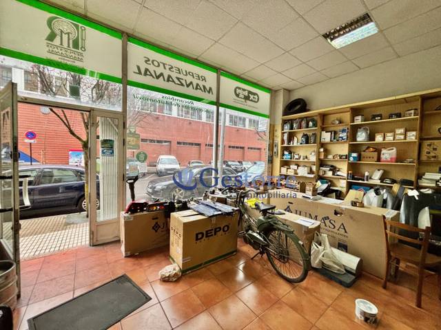 Local comercial en Venta en Calle José María Martínez cachero en Olivares