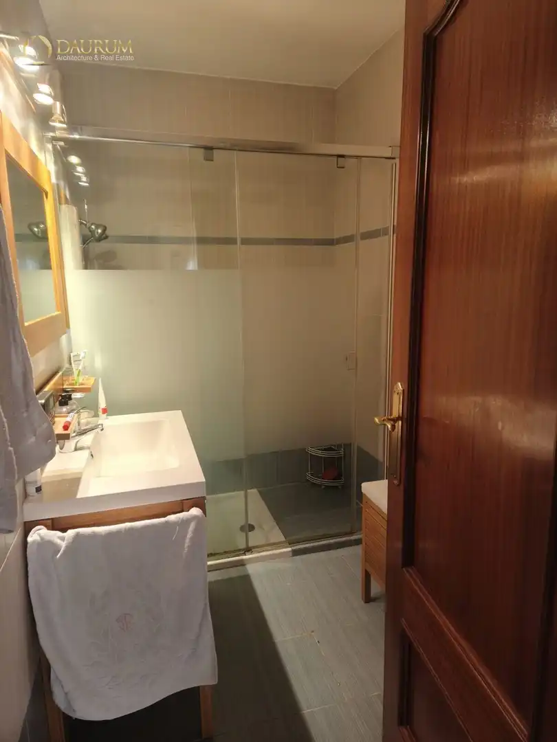 Baño de Casa adosada en venta en Madrid con Calefacción, Terraza y Trastero