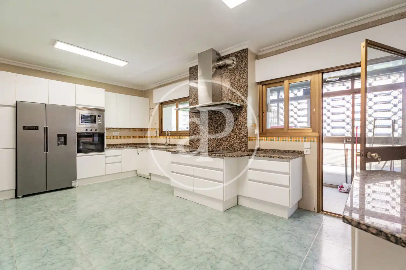Cocina de Piso de alquiler en Madrid con Aire acondicionado, Calefacción y Jardín privado