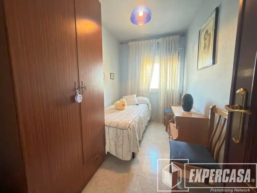 Bedroom of Flat for sale in Valencia  with Air Conditioner and Furnished
