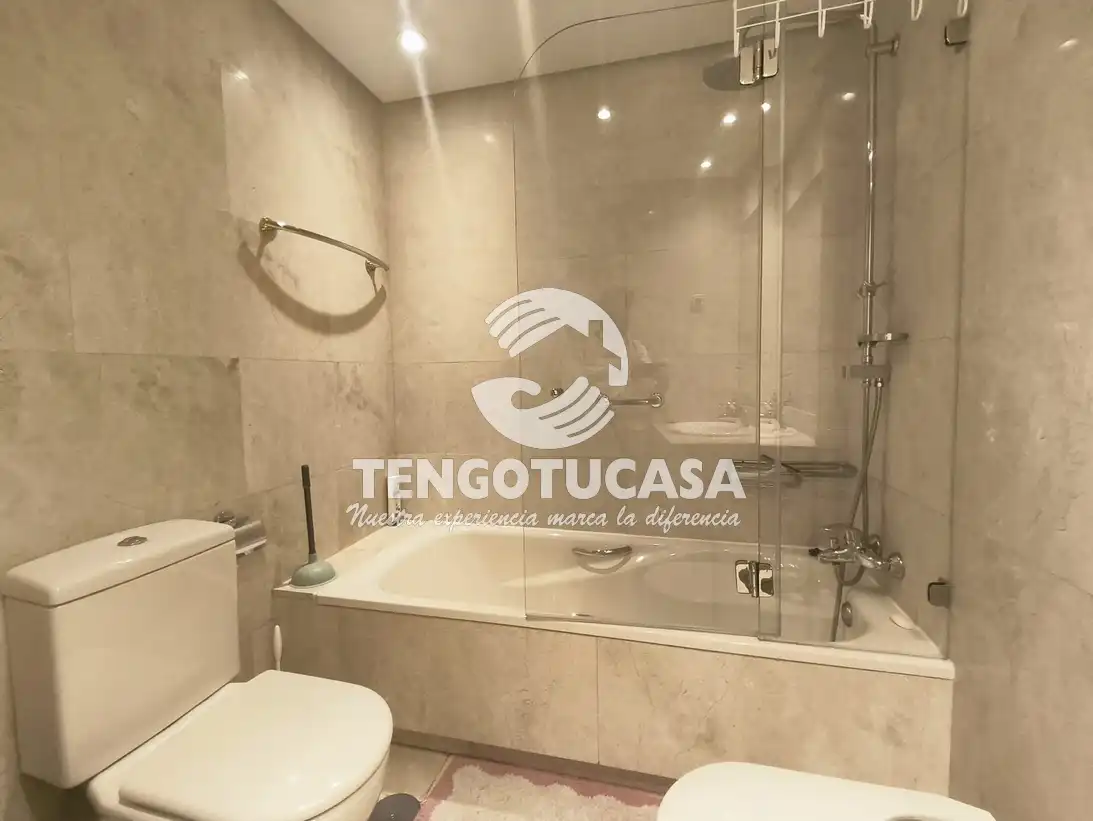 Bathroom of Flat for rent in Madrid  with Air Conditioner, Heating and Terrace