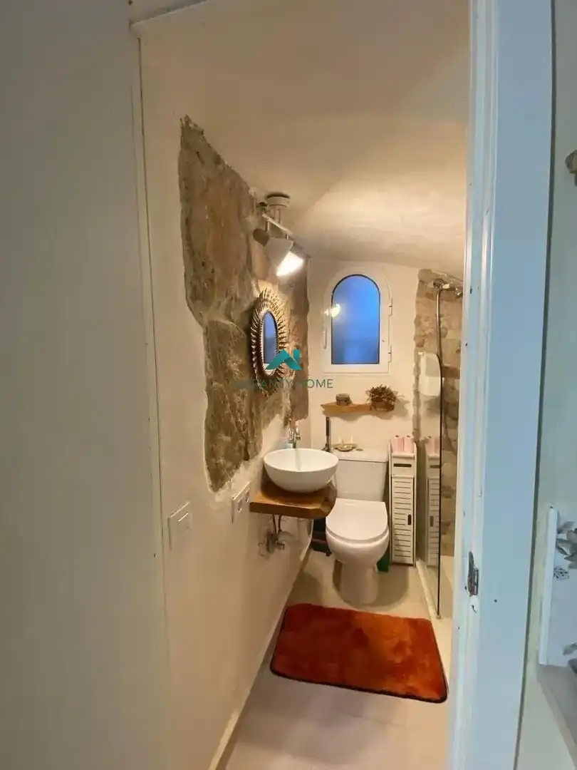 Badezimmer von Wohnung zur Miete in Gilet mit Klimaanlage, Heizung und Privatgarten