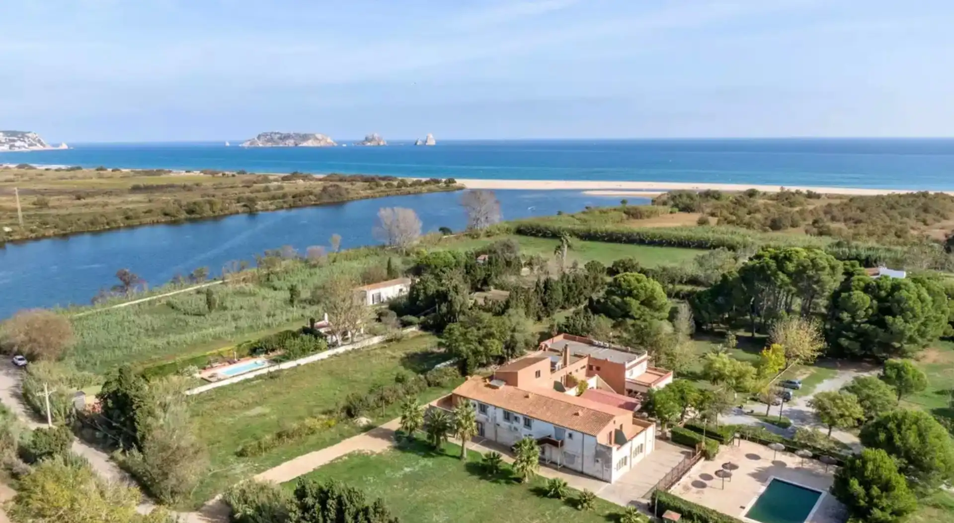 Jardín de Local en venta en L'Estartit con Calefacción, Terraza y Amueblado
