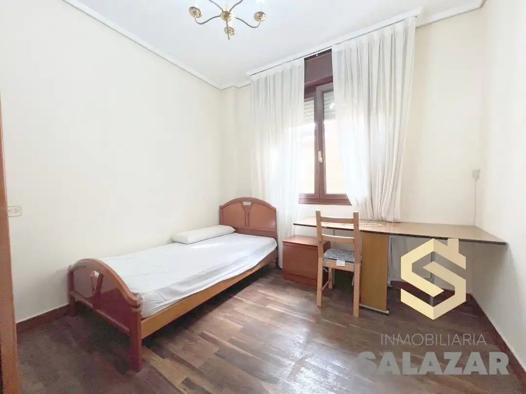 Bedroom of Flat for rent in Bilbao   with Heating, Terrace and Microwave