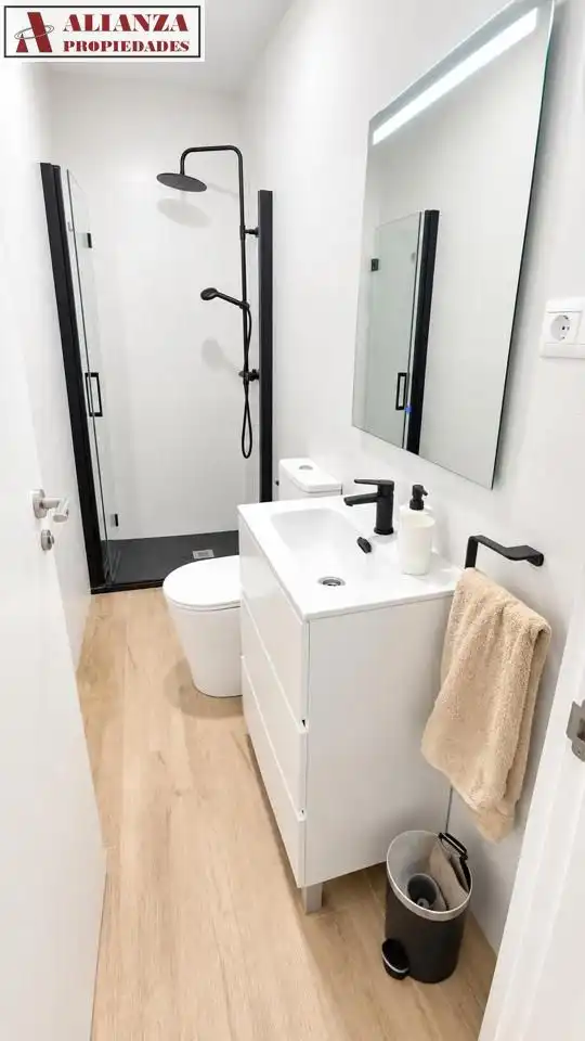 Bathroom of Study for rent in Málaga  with Air Conditioner