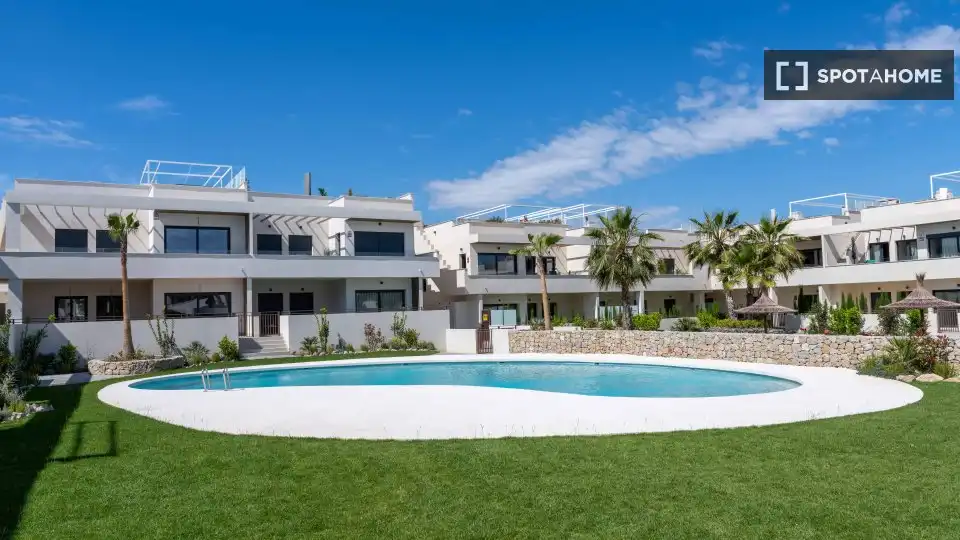 Außenansicht von Wohnungen zur untervermieten in Torrevieja mit Klimaanlage, Heizung und Terrasse