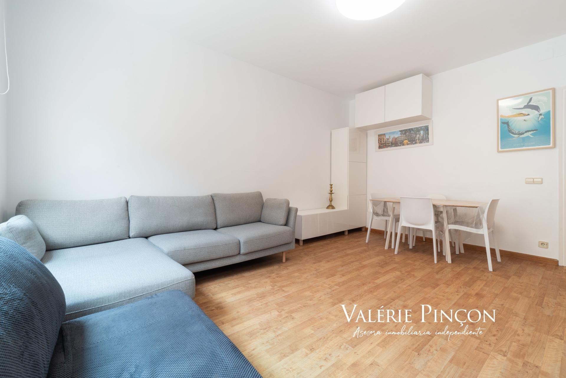 Living room of Flat for sale in  Barcelona Capital  with Air Conditioner, Heating and Balcony