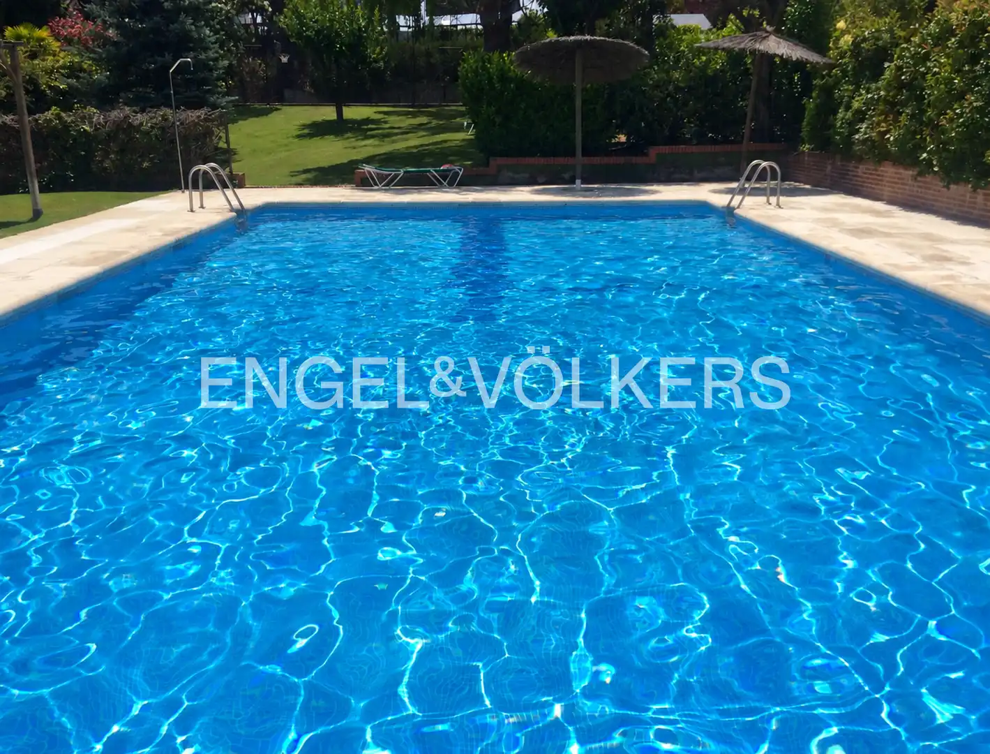 Piscina de Casa adosada en venda en Marazuela - El Torreón