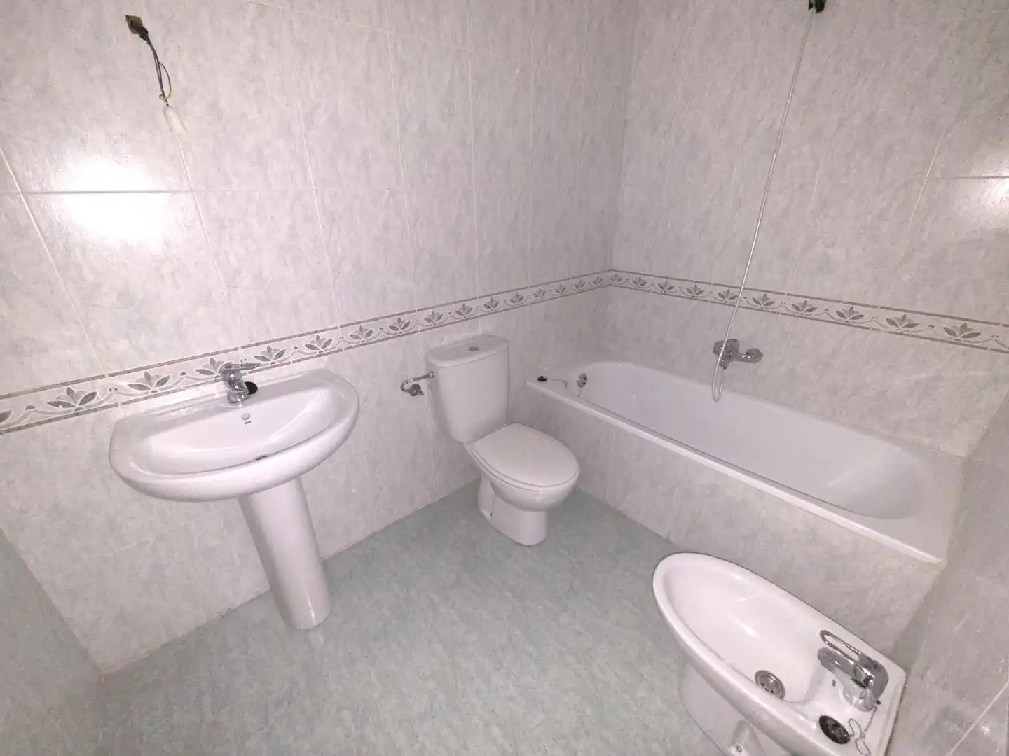 Bany de Casa adosada en venda en Burgos amb Calefacció, Jardí privat i Terrassa