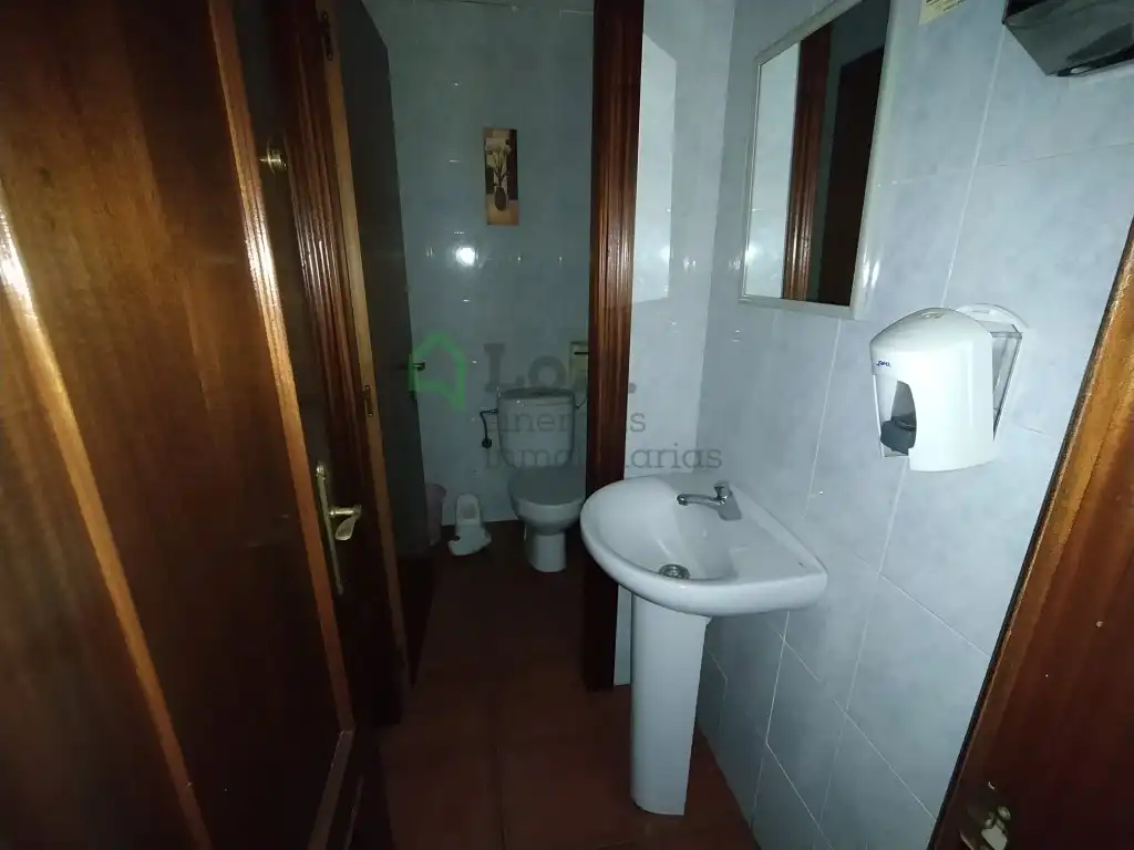 Bany de Local en venda en Badajoz amb Aire condicionat
