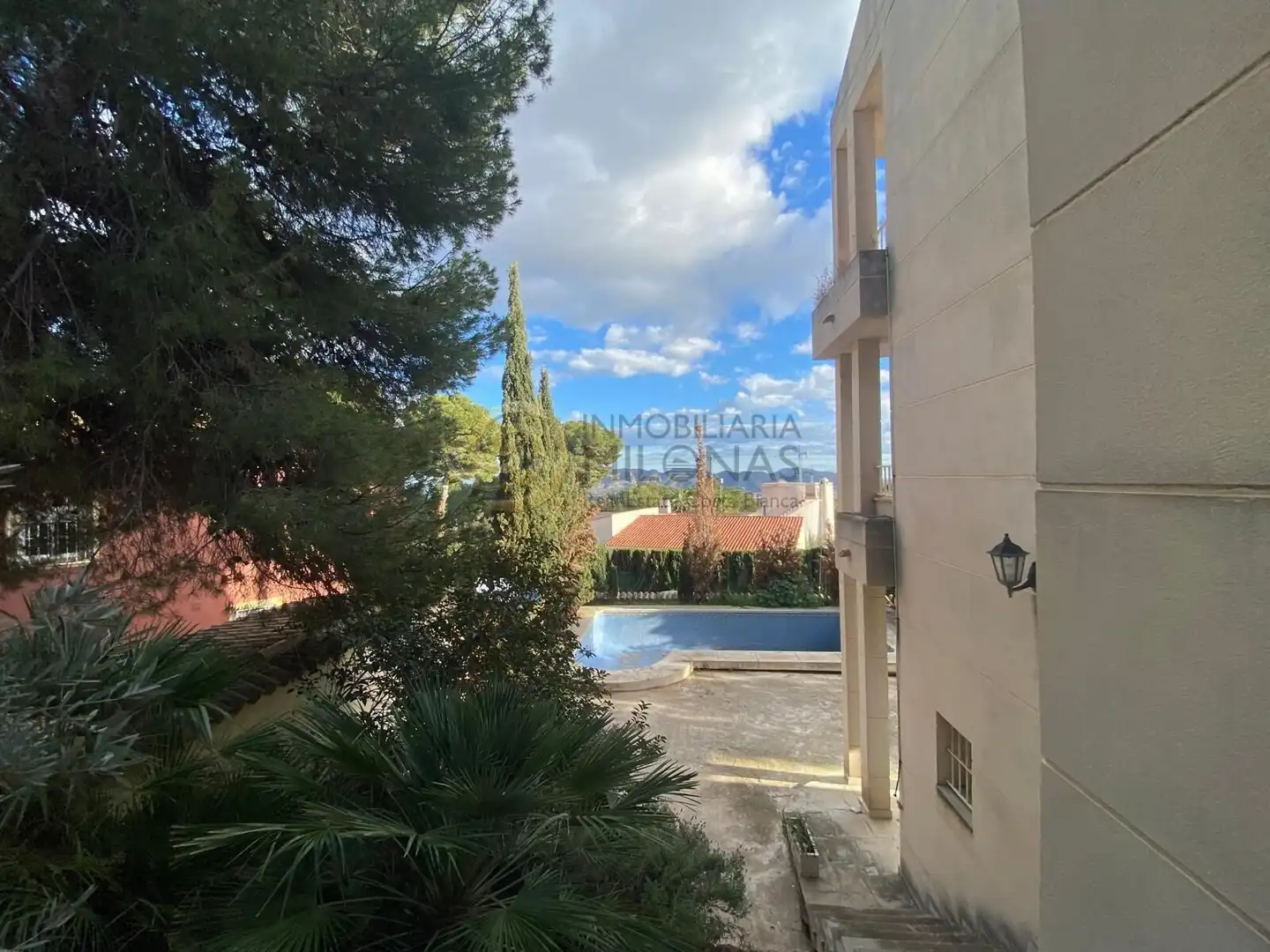 Vista exterior de Casa o xalet en venda en La Nucia amb Jardí privat, Terrassa i Moblat