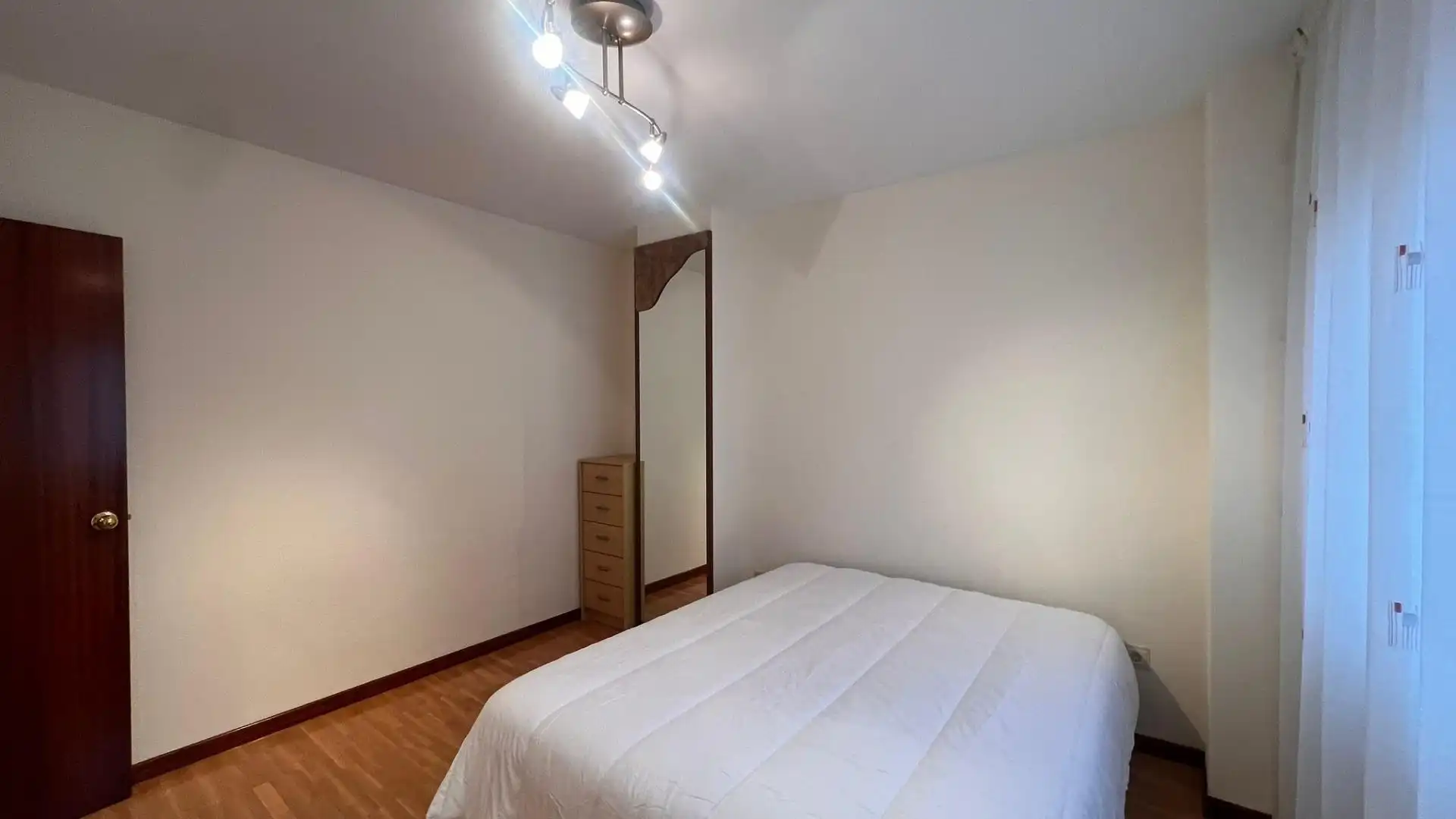 Bedroom of Flat for rent in  Pamplona / Iruña  with Heating, Parquet flooring and Furnished