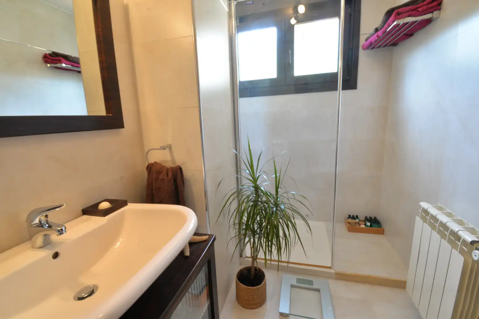 Baño de Casa adosada en venta en Morcín con Calefacción, Jardín privado y Terraza