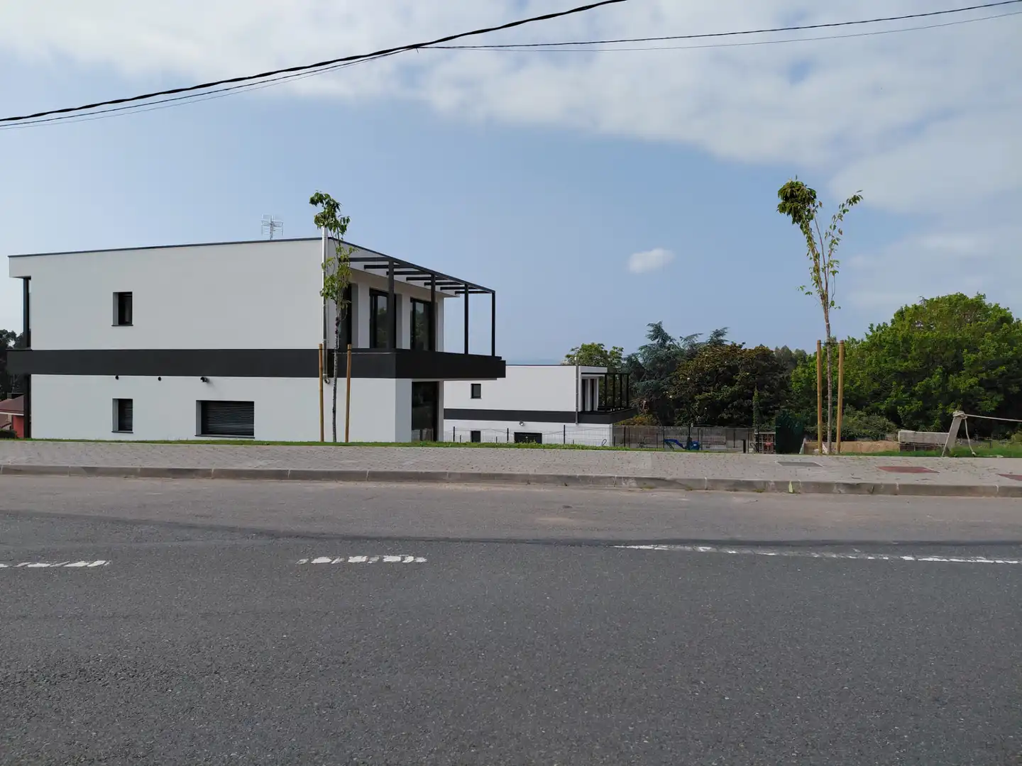 Vista exterior de Casa o xalet en venda en Oleiros amb Calefacció, Jardí privat i Parquet