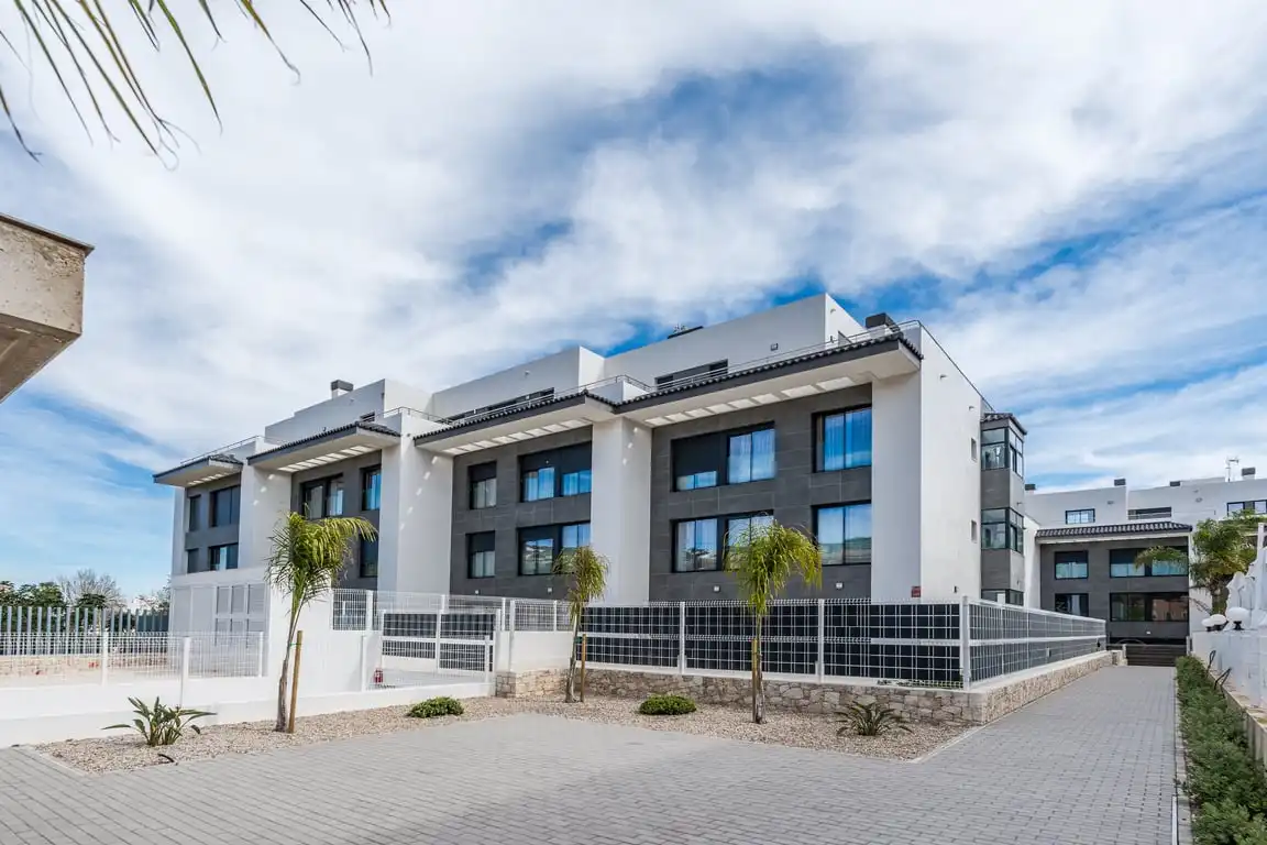 Außenansicht von Wohnung zum Verkauf in Jávea / Xàbia mit Klimaanlage, Privatgarten und Abstellraum