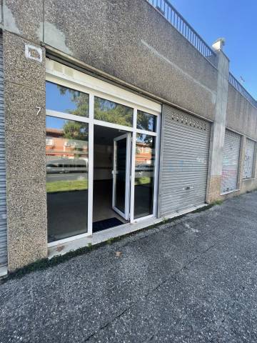 Local comercial en Alquiler en VALENTÍ ALMIRALL I LLOZER en Fontajau - Sant Ponç