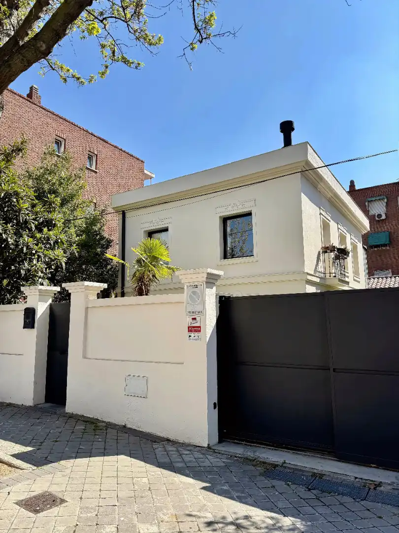 Vista exterior de Casa o xalet de lloguer en Madrid amb Aire condicionat, Calefacció i Jardí privat