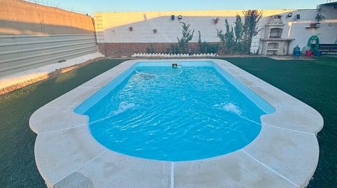 Parcela rústica de 1.000 m2 con piscina, vivienda y excelentes instalaciones en Coria del Río
