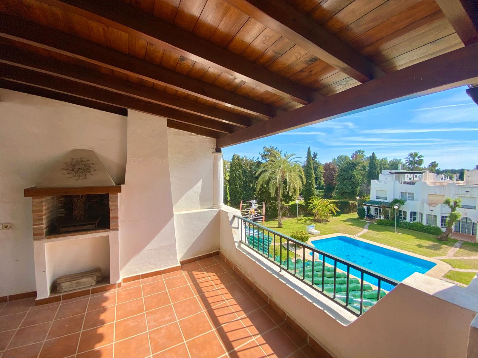 Jardí de Casa adosada en venda en Marbella amb Aire condicionat, Terrassa i Moblat