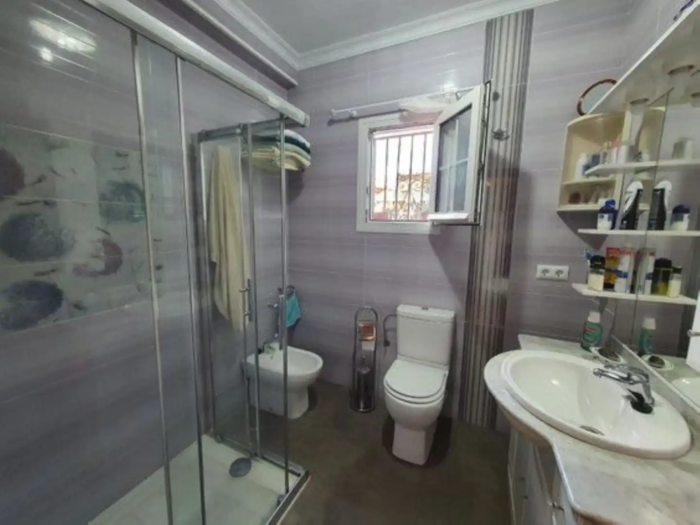 Bathroom of Commercial properties for sale in Yunquera  with Air Conditioner