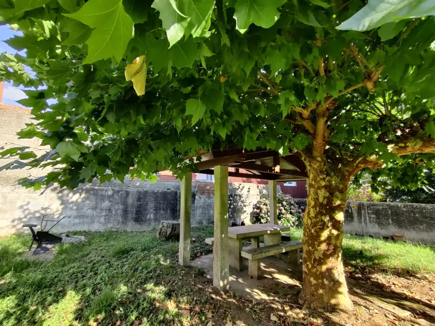 Terrassa de Finca rústica en venda en Boiro amb Jardí privat