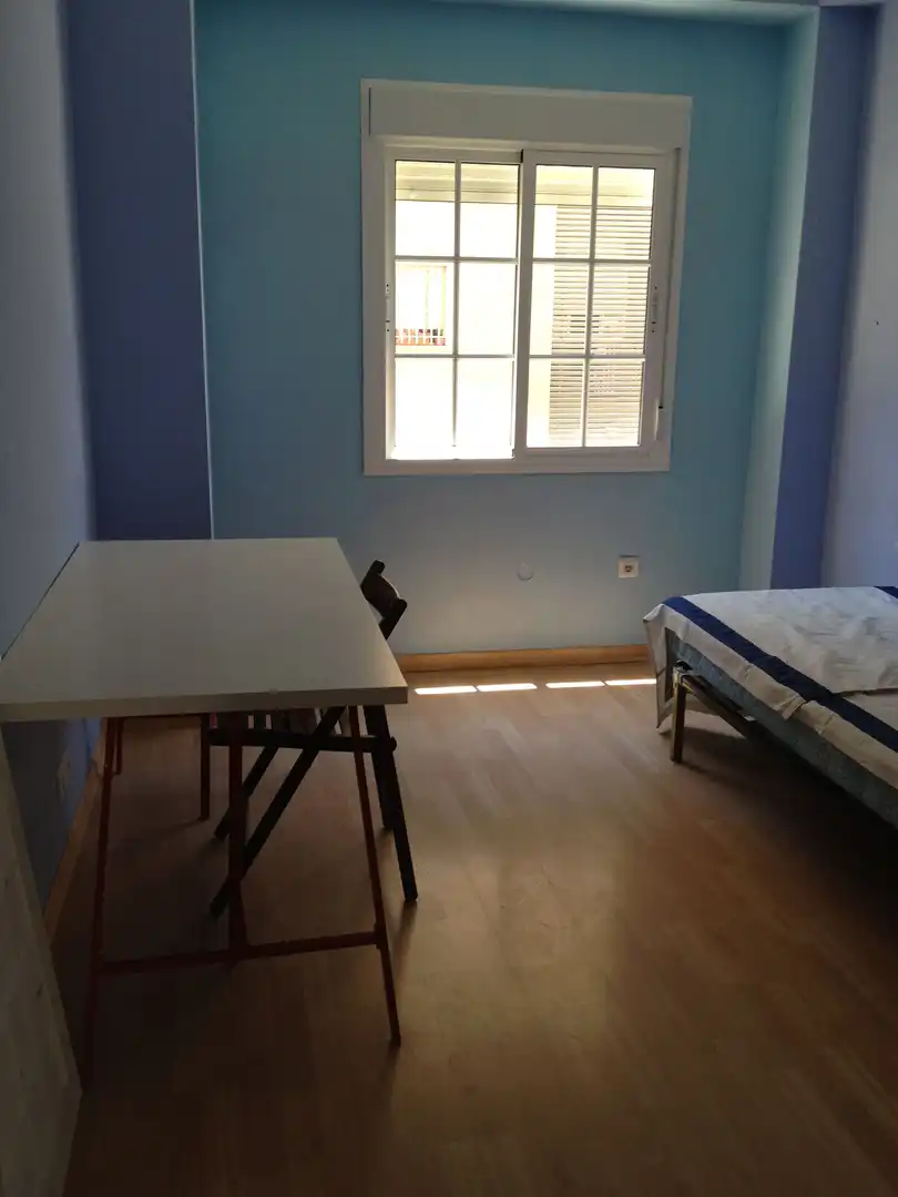 Habitación de Piso de alquiler en Sevilla con Aire acondicionado, Amueblado y Lavadora