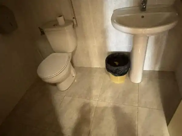 Badezimmer von Büro zum Verkauf in Novelda mit Heizung