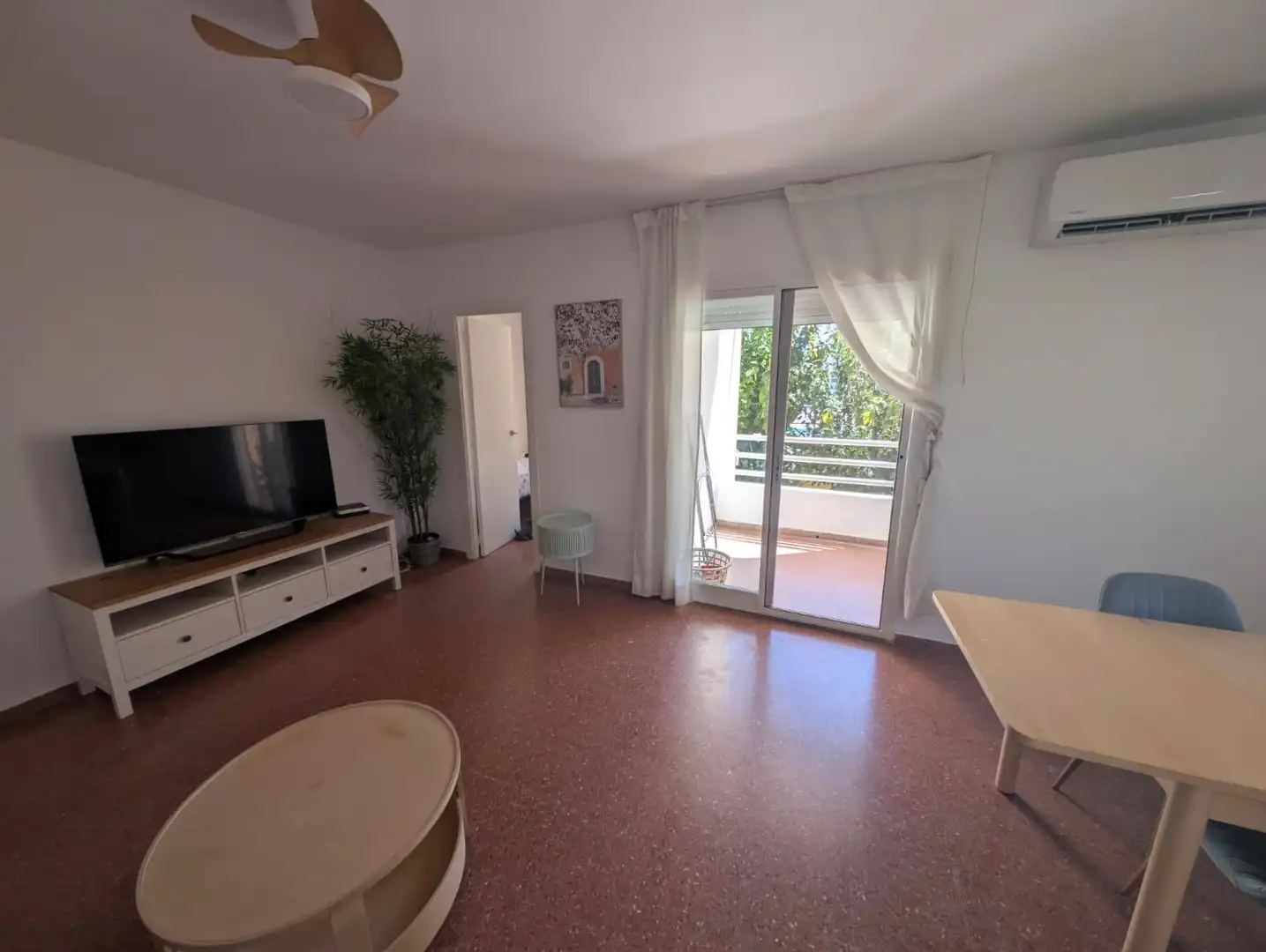 Appartement compact avec terrasse à louer à CONSTITUCIO DE LA, imagen 2