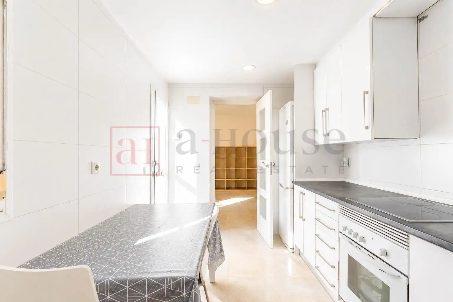Cocina de Planta baja en venta en Madrid con Calefacción y Terraza