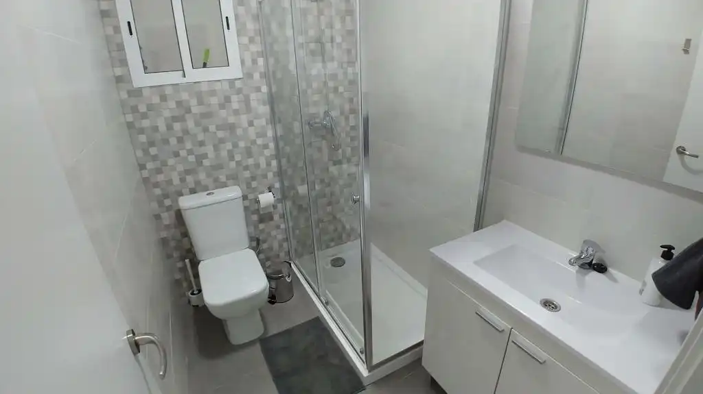 Baño de Piso de alquiler en Valencia con Aire acondicionado, Parquet y Terraza