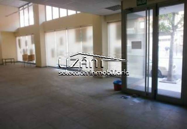 Local comercial en Alquiler en Oviedo - Avenida Del Mar en HUCA - La Cadellada