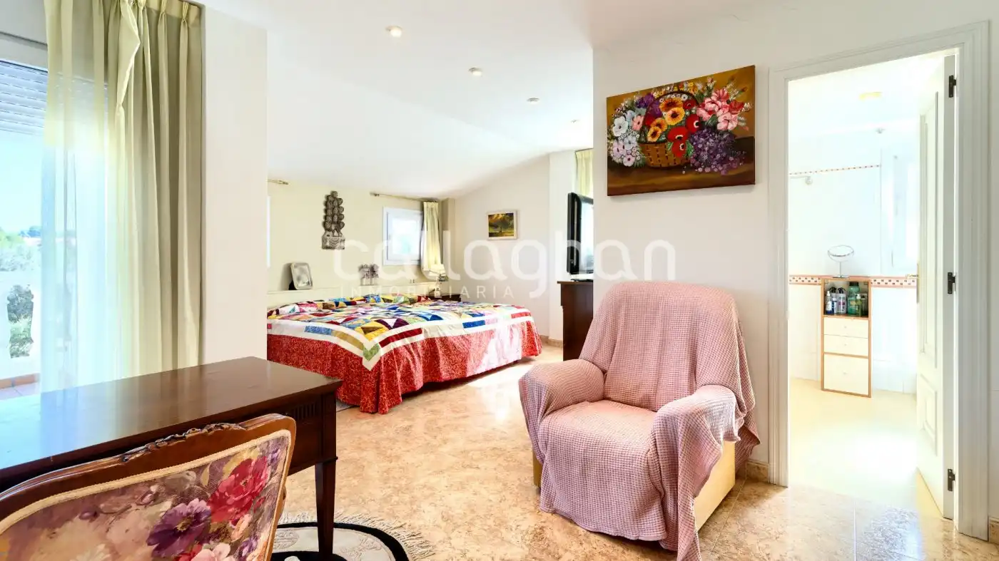 Habitación de Casa o chalet en venta en Paterna con Aire acondicionado, Calefacción y Jardín privado