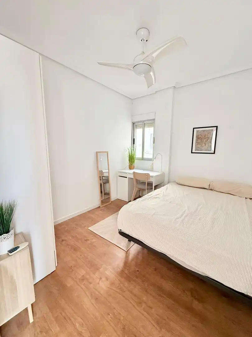 Bedroom of Flat for rent in Valencia  with Air Conditioner, Parquet flooring and Terrace