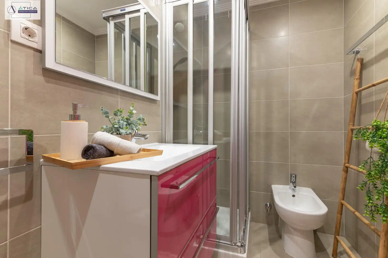 Baño de Ático en venta en Santander con Calefacción, Jardín privado y Parquet