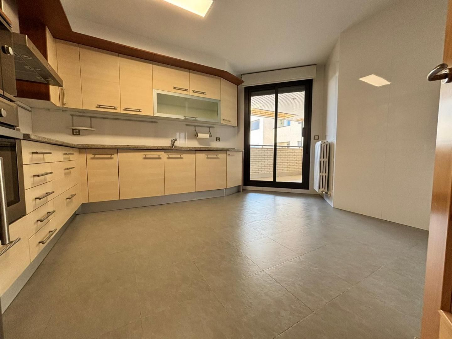 Cocina de Piso en venta en  Zaragoza Capital con Terraza, Trastero y Piscina