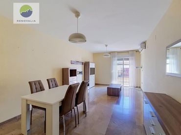 Piso con balcón en venta en Calle Alhambra