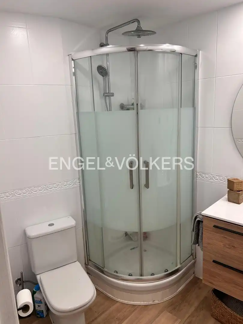Baño de Dúplex de alquiler en Barcelona con Aire acondicionado, Calefacción y Parquet