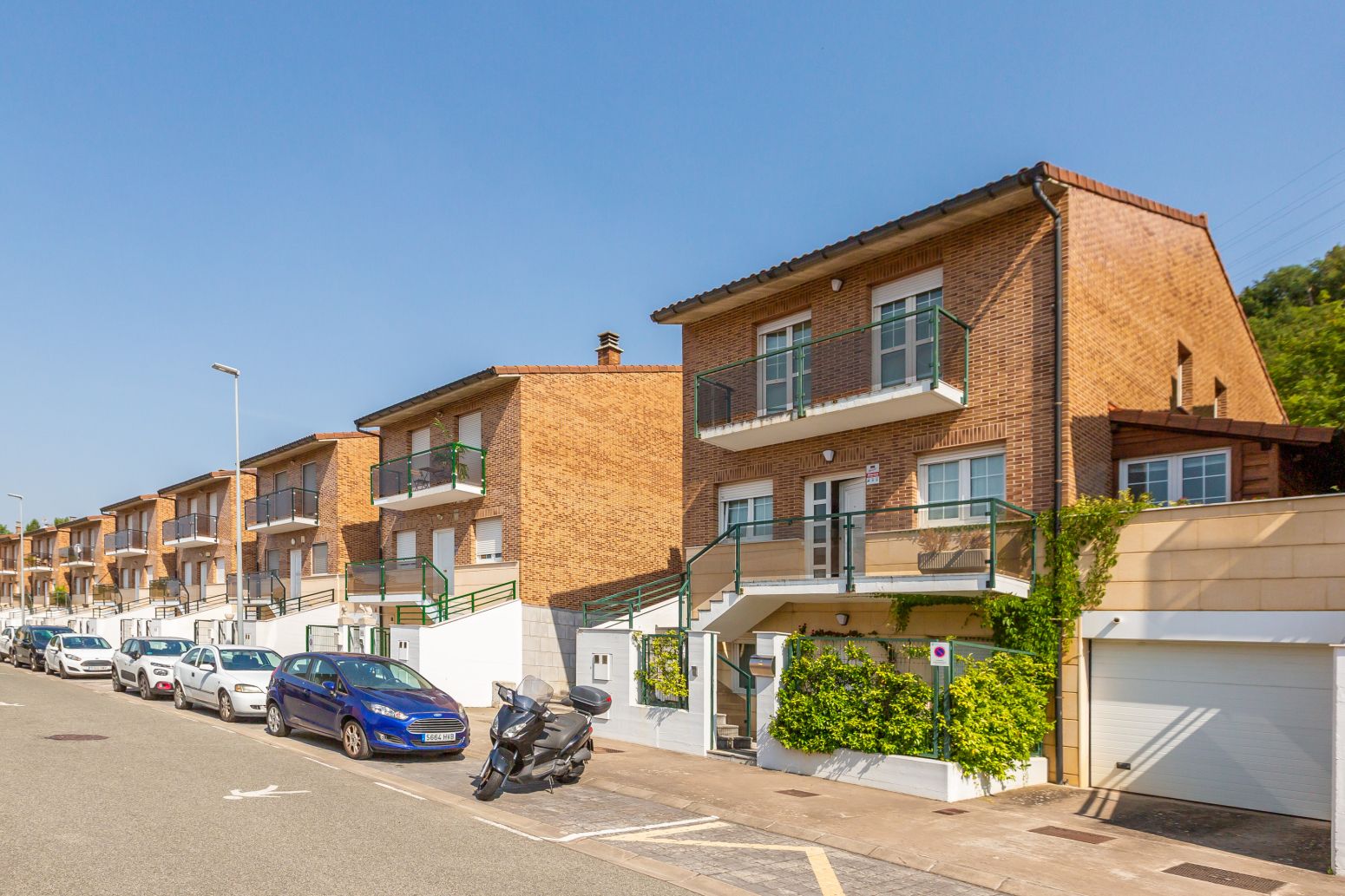 Vista exterior de Casa o xalet en venda en Huarte / Uharte amb Calefacció, Jardí privat i Parquet